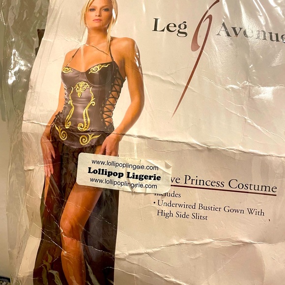Halloween costume. Never used. Fits beautiful! Great material detailed finishes